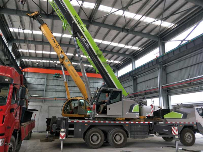 内黄县高空车出租需要注意哪些安全事项？