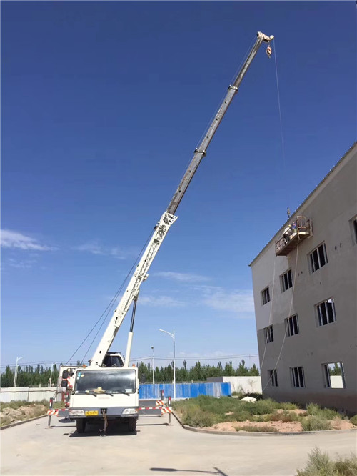 内黄县“轻装强干”—— 吊车的 “轻量化臂架” 技术